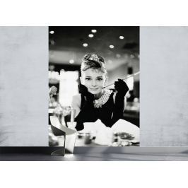 1Wall 1Wall fototapeta Audrey Hepburn u Tiffanyho 158x232 cm
